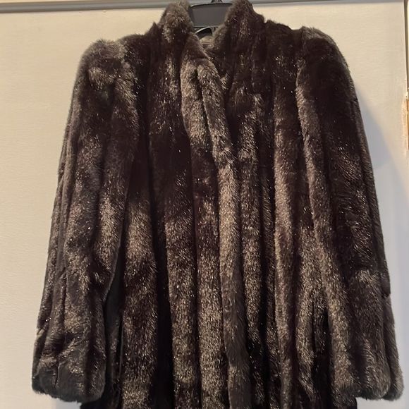 GET READY FOR WINTER ❄️ Intrigue black vintage faux channel mink midi coat. - Picture 3 of 7